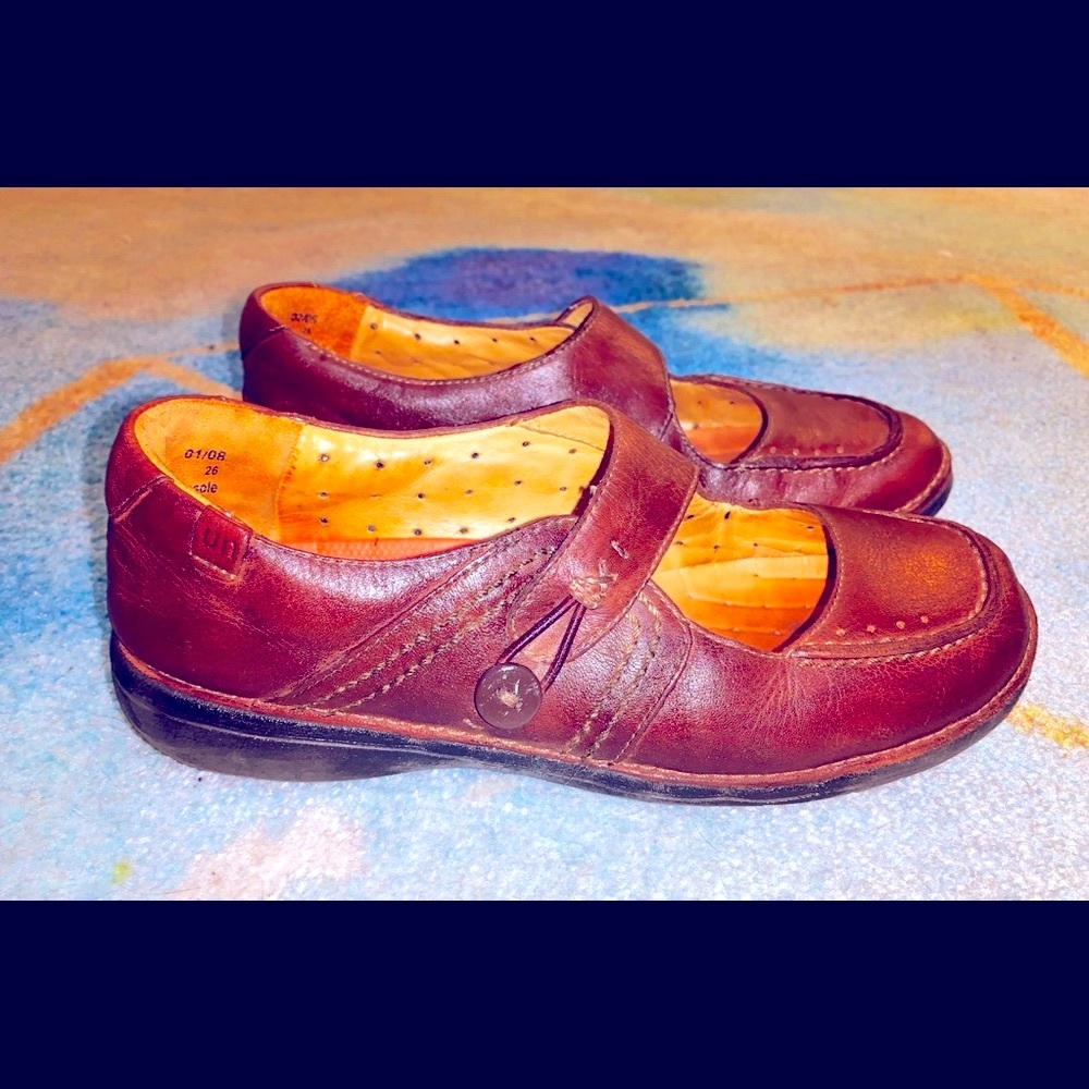 Clarks shoes in good condition!